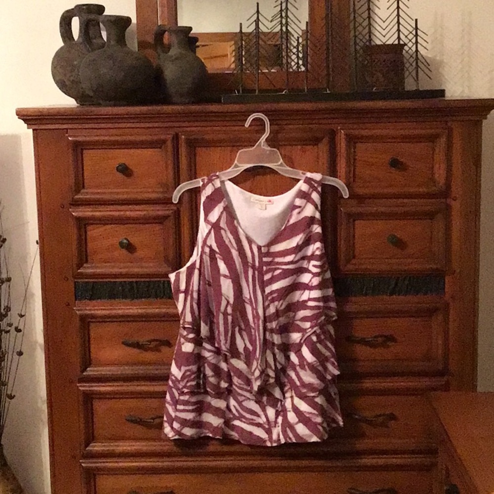 New, extra large, women’s sleeveless top, with tags, by Coldwater creek.